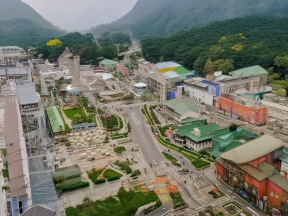 呆萌女探險(xiǎn)家，萌系與呆萌的奇妙我的世界之旅
